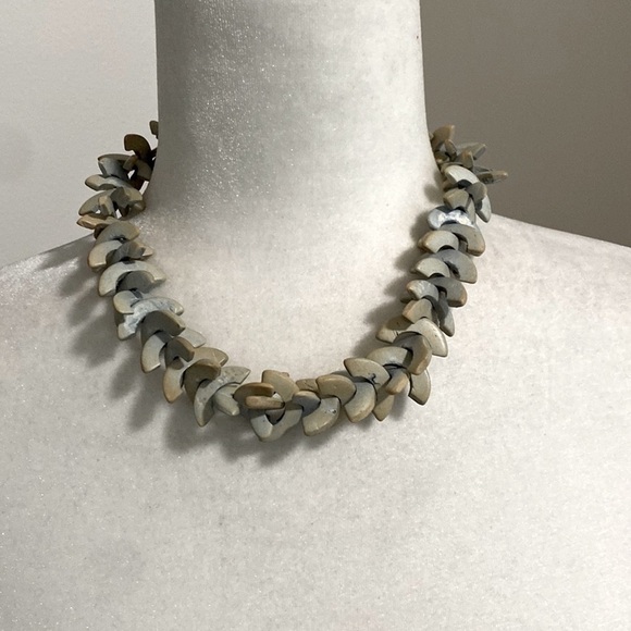 Seashell Cream Howlite Chevron Arrow Bohemian Edgy Minimalist Choker Necklace - Picture 2 of 16